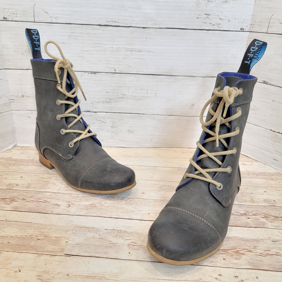 John Fluevog D-D-F-T BBC radio classic  lace up boots - Picture 13 of 15